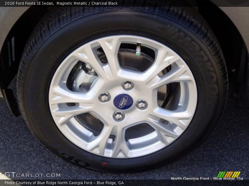 Magnetic Metallic / Charcoal Black 2016 Ford Fiesta SE Sedan