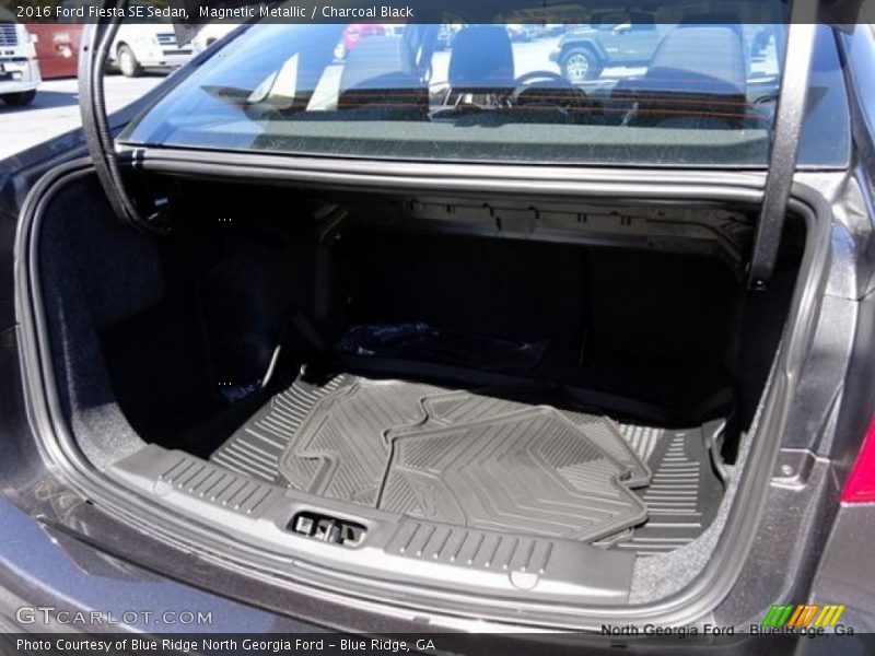 Magnetic Metallic / Charcoal Black 2016 Ford Fiesta SE Sedan