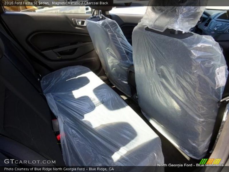 Magnetic Metallic / Charcoal Black 2016 Ford Fiesta SE Sedan