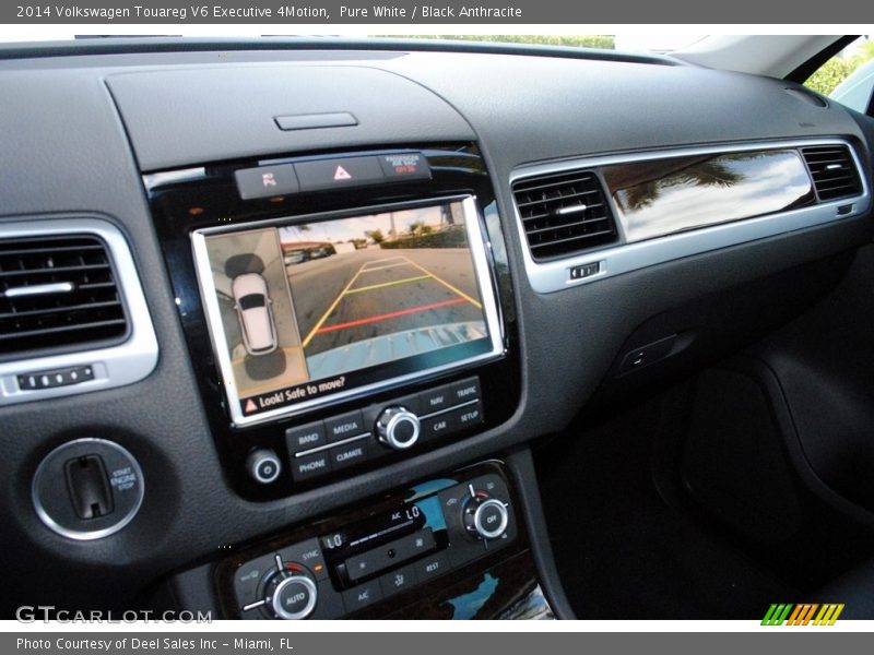 Pure White / Black Anthracite 2014 Volkswagen Touareg V6 Executive 4Motion