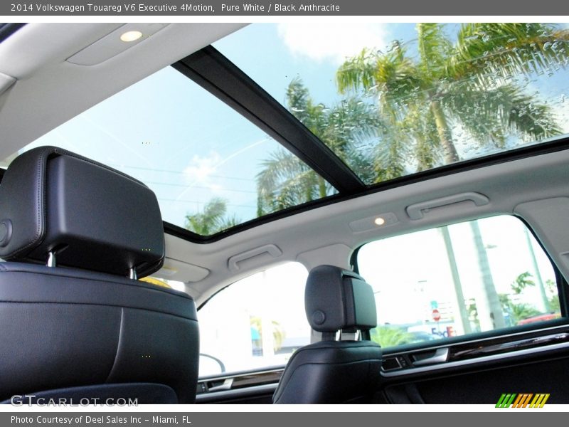 Pure White / Black Anthracite 2014 Volkswagen Touareg V6 Executive 4Motion