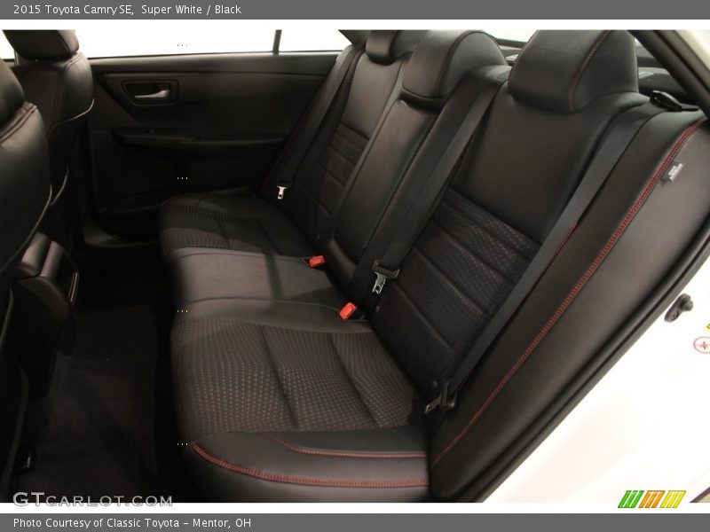Super White / Black 2015 Toyota Camry SE