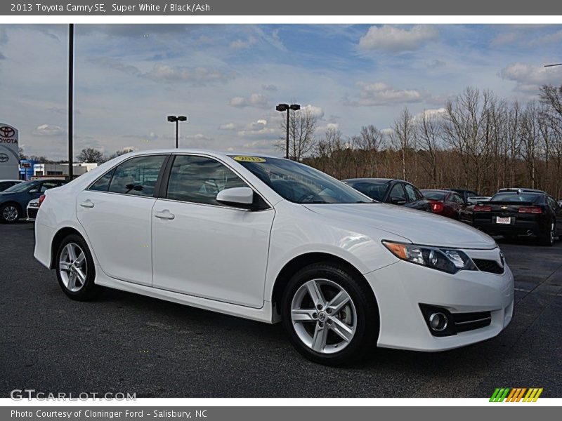 Super White / Black/Ash 2013 Toyota Camry SE