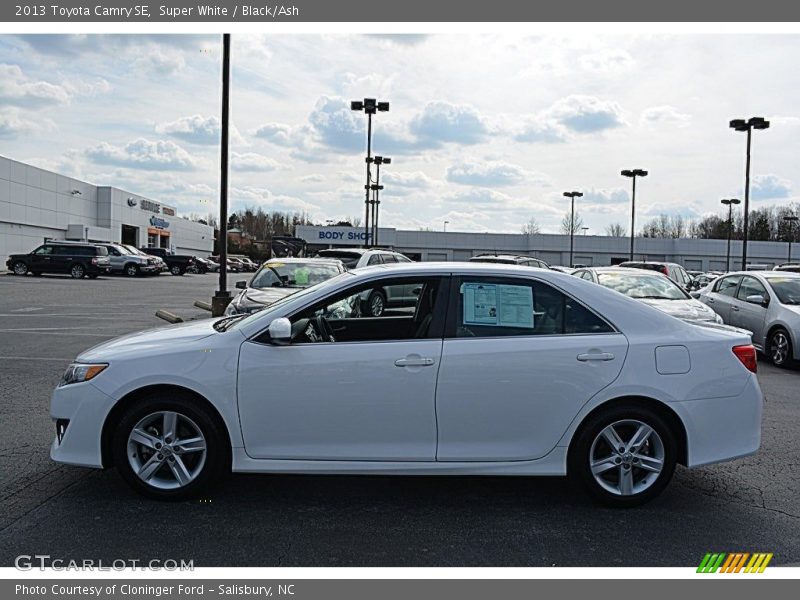 Super White / Black/Ash 2013 Toyota Camry SE