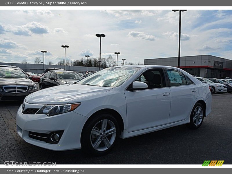 Super White / Black/Ash 2013 Toyota Camry SE