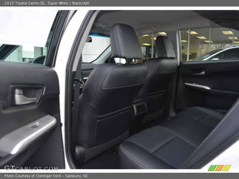 Super White / Black/Ash 2013 Toyota Camry SE