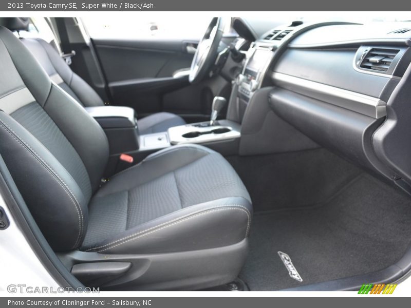 Super White / Black/Ash 2013 Toyota Camry SE