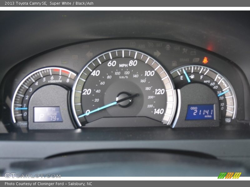Super White / Black/Ash 2013 Toyota Camry SE