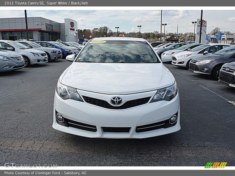 Super White / Black/Ash 2013 Toyota Camry SE