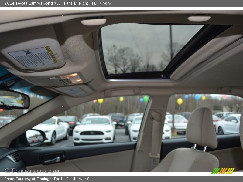 Parisian Night Pearl / Ivory 2014 Toyota Camry Hybrid XLE