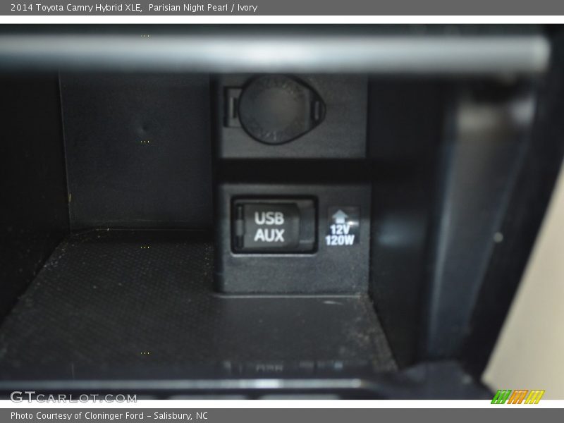 Parisian Night Pearl / Ivory 2014 Toyota Camry Hybrid XLE