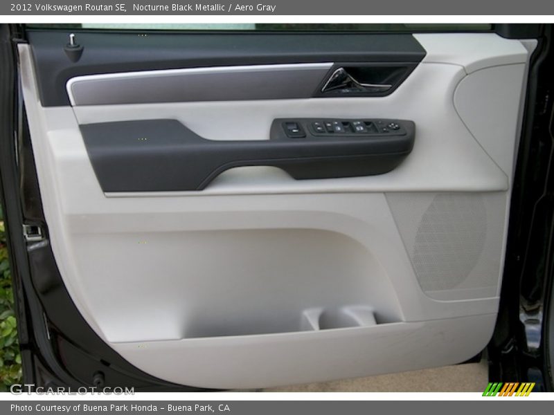 Nocturne Black Metallic / Aero Gray 2012 Volkswagen Routan SE