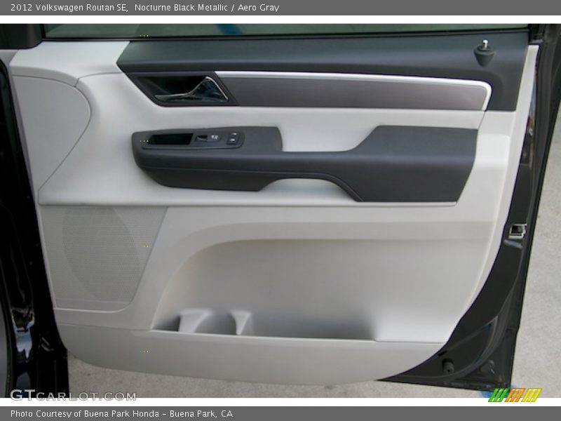 Nocturne Black Metallic / Aero Gray 2012 Volkswagen Routan SE
