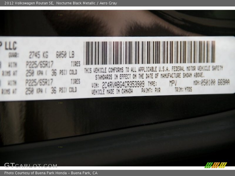 Nocturne Black Metallic / Aero Gray 2012 Volkswagen Routan SE