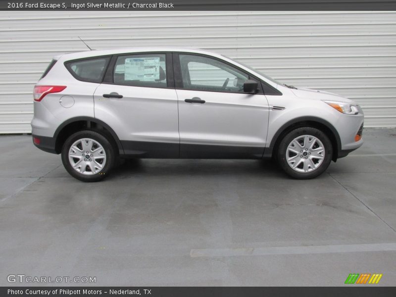 Ingot Silver Metallic / Charcoal Black 2016 Ford Escape S