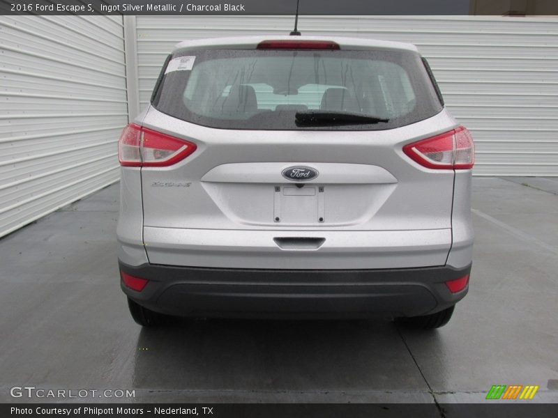 Ingot Silver Metallic / Charcoal Black 2016 Ford Escape S