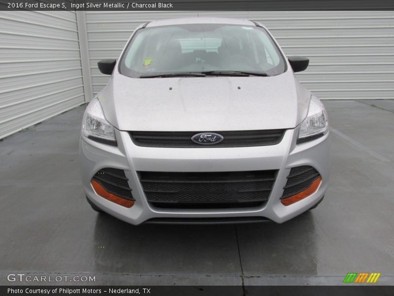 Ingot Silver Metallic / Charcoal Black 2016 Ford Escape S
