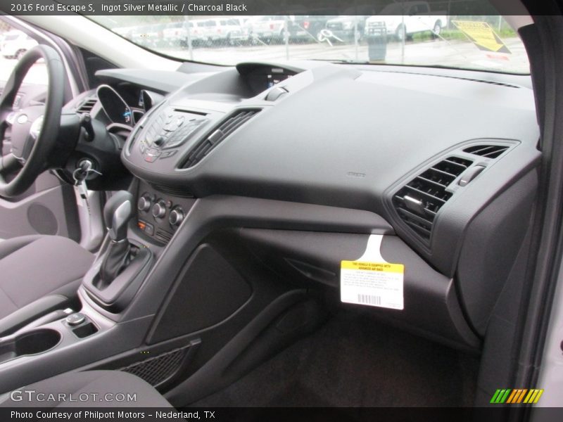 Ingot Silver Metallic / Charcoal Black 2016 Ford Escape S