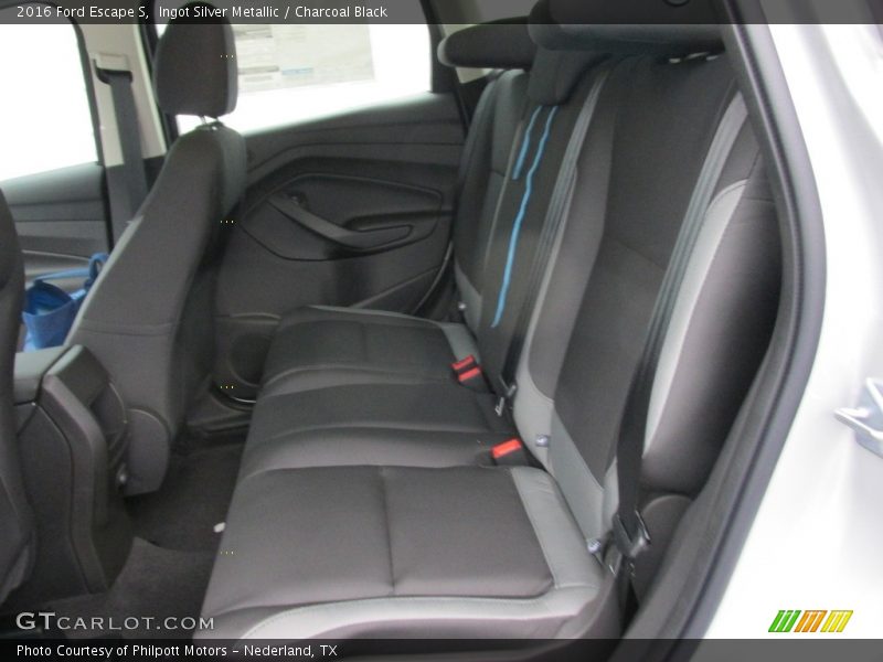 Ingot Silver Metallic / Charcoal Black 2016 Ford Escape S