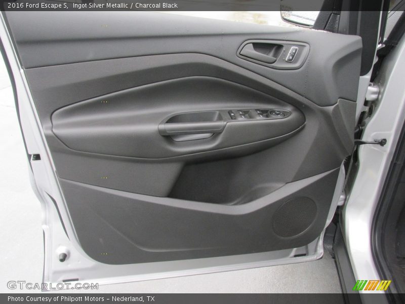 Ingot Silver Metallic / Charcoal Black 2016 Ford Escape S
