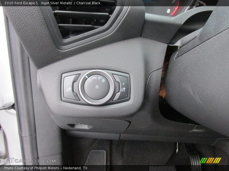 Ingot Silver Metallic / Charcoal Black 2016 Ford Escape S