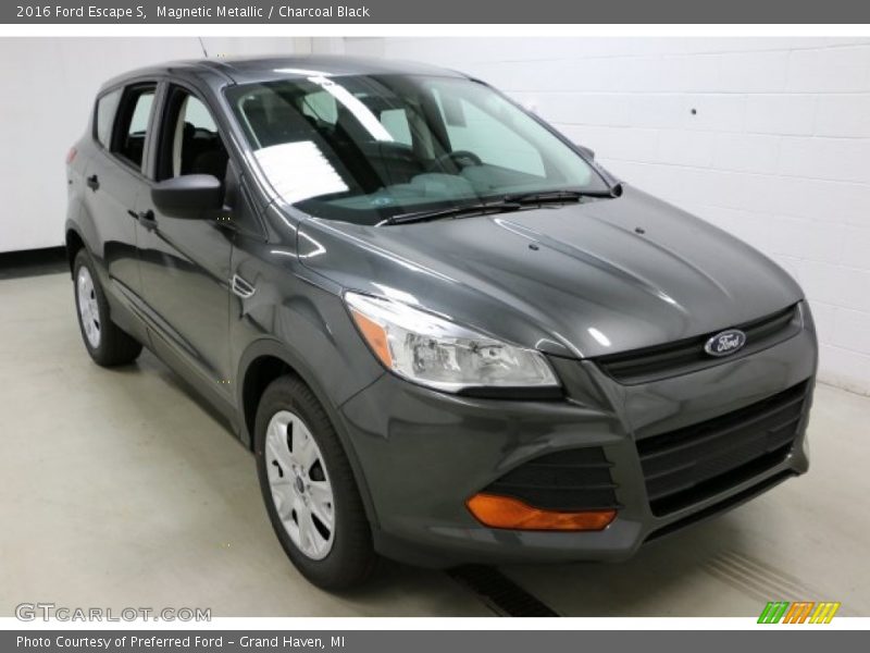 Magnetic Metallic / Charcoal Black 2016 Ford Escape S
