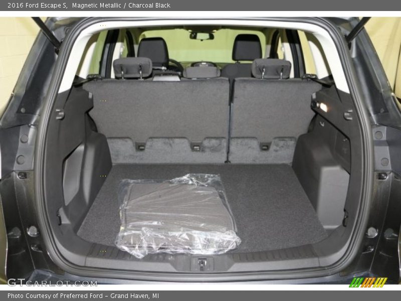 Magnetic Metallic / Charcoal Black 2016 Ford Escape S