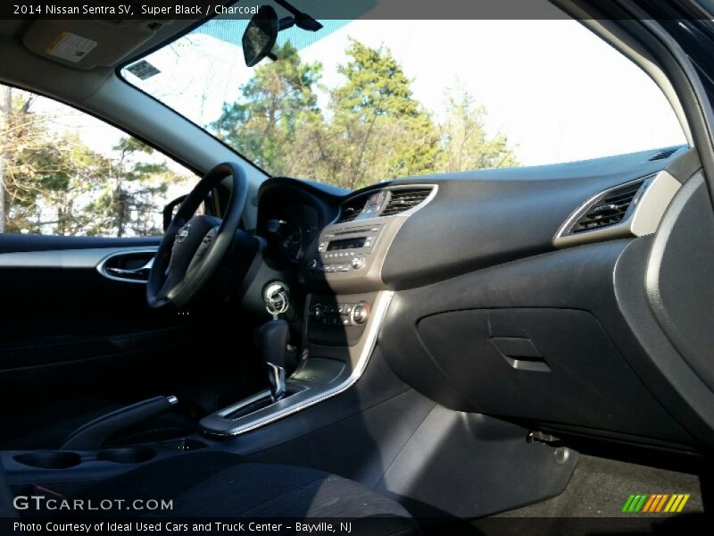Super Black / Charcoal 2014 Nissan Sentra SV