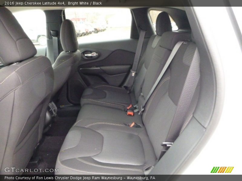 Bright White / Black 2016 Jeep Cherokee Latitude 4x4