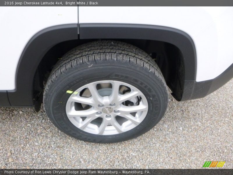 Bright White / Black 2016 Jeep Cherokee Latitude 4x4