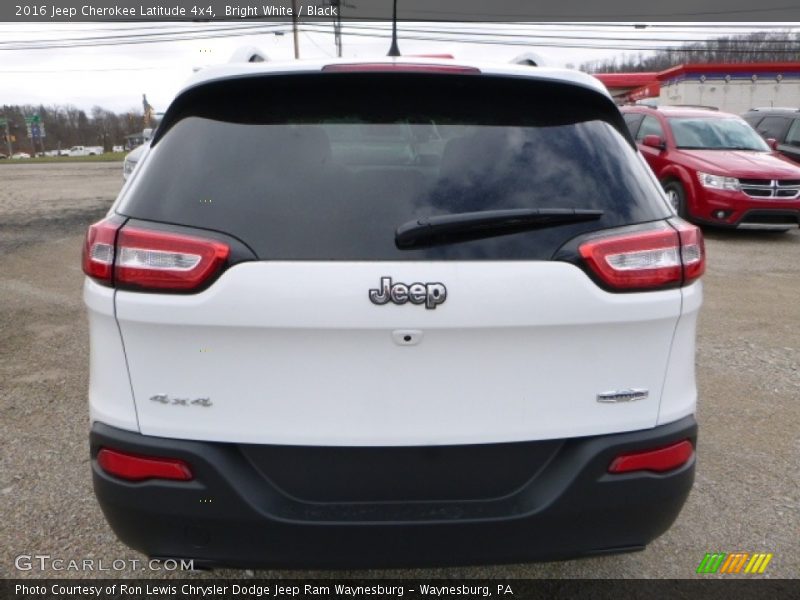 Bright White / Black 2016 Jeep Cherokee Latitude 4x4