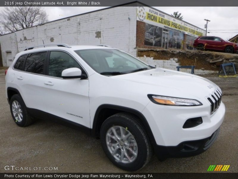 Bright White / Black 2016 Jeep Cherokee Latitude 4x4