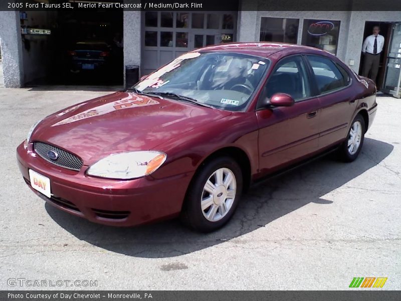 Merlot Pearl Clearcoat / Medium/Dark Flint 2005 Ford Taurus SEL