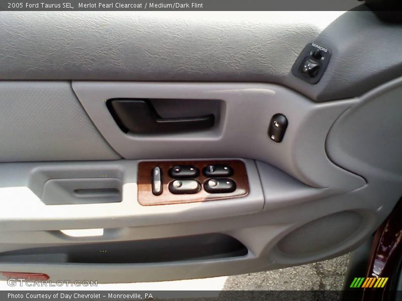 Merlot Pearl Clearcoat / Medium/Dark Flint 2005 Ford Taurus SEL