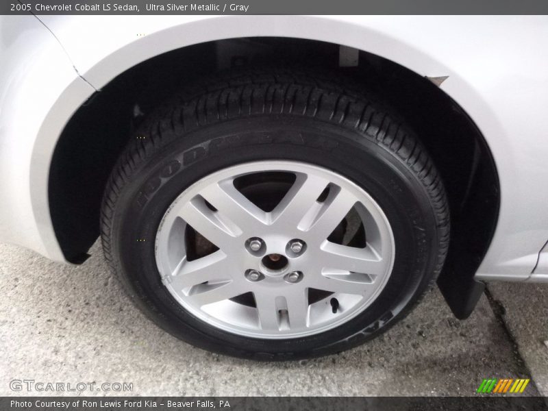 Ultra Silver Metallic / Gray 2005 Chevrolet Cobalt LS Sedan