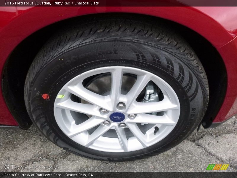 Ruby Red / Charcoal Black 2016 Ford Focus SE Sedan