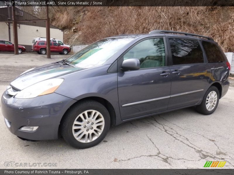 Front 3/4 View of 2007 Sienna XLE AWD