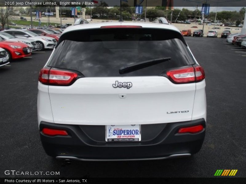 Bright White / Black 2016 Jeep Cherokee Limited