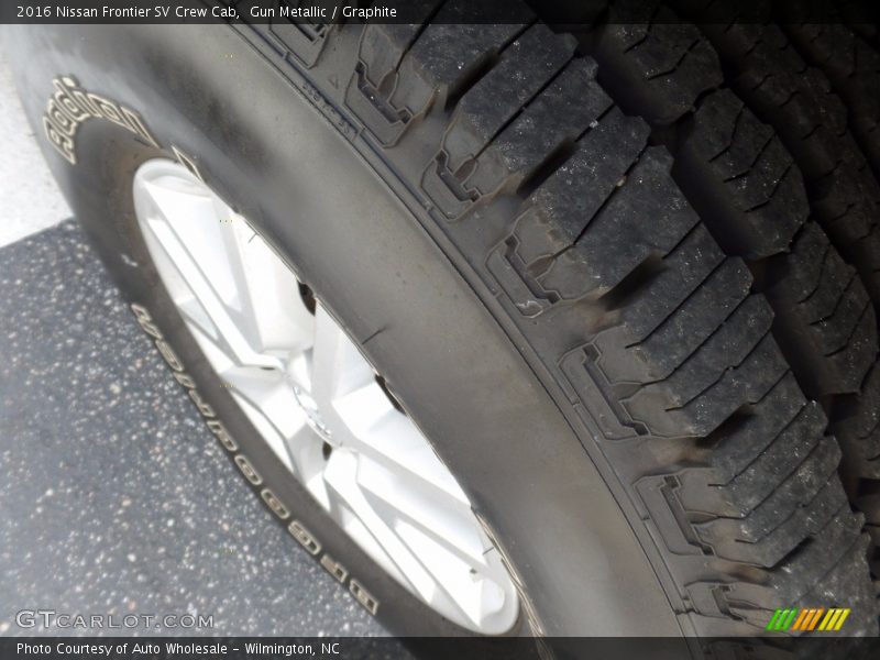 Gun Metallic / Graphite 2016 Nissan Frontier SV Crew Cab