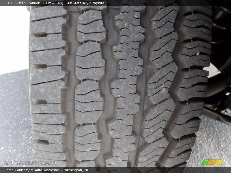 Gun Metallic / Graphite 2016 Nissan Frontier SV Crew Cab