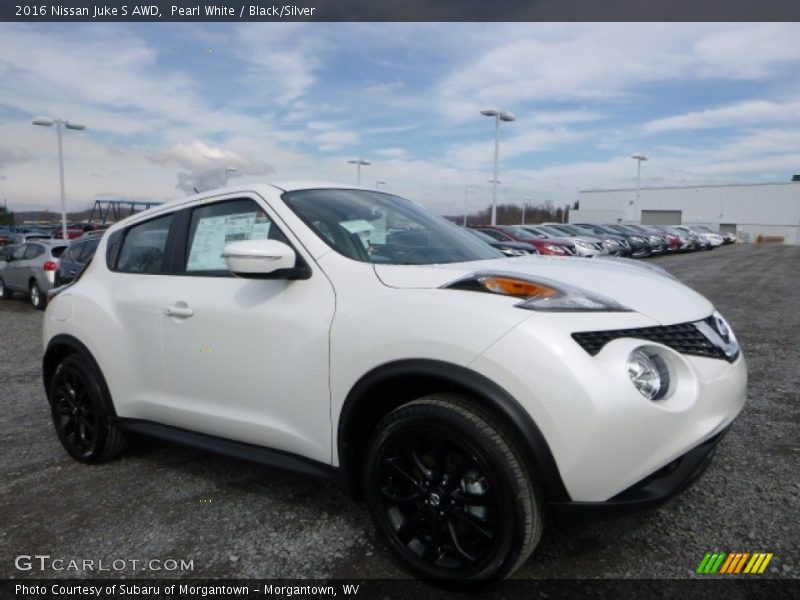 Pearl White / Black/Silver 2016 Nissan Juke S AWD