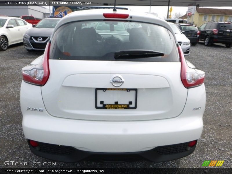 Pearl White / Black/Silver 2016 Nissan Juke S AWD