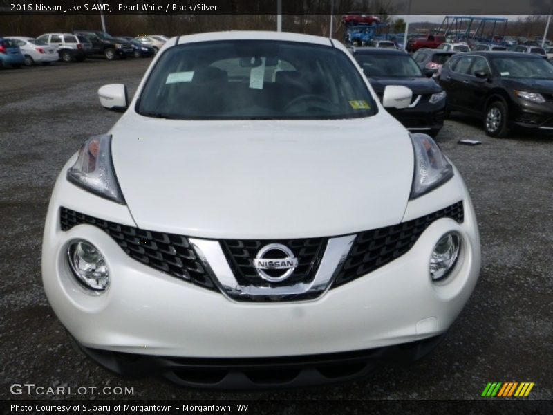 Pearl White / Black/Silver 2016 Nissan Juke S AWD