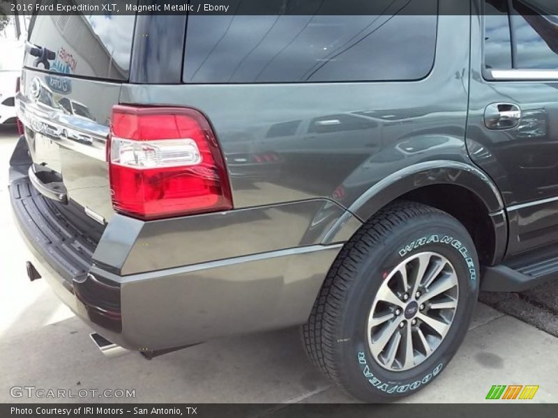 Magnetic Metallic / Ebony 2016 Ford Expedition XLT