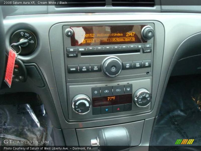 Cream White / Black 2008 Saturn Aura XR