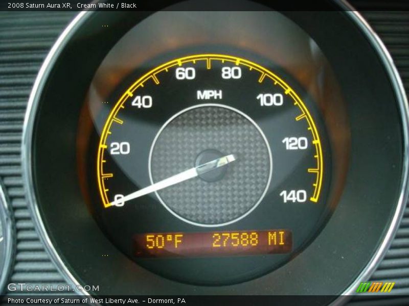 Cream White / Black 2008 Saturn Aura XR