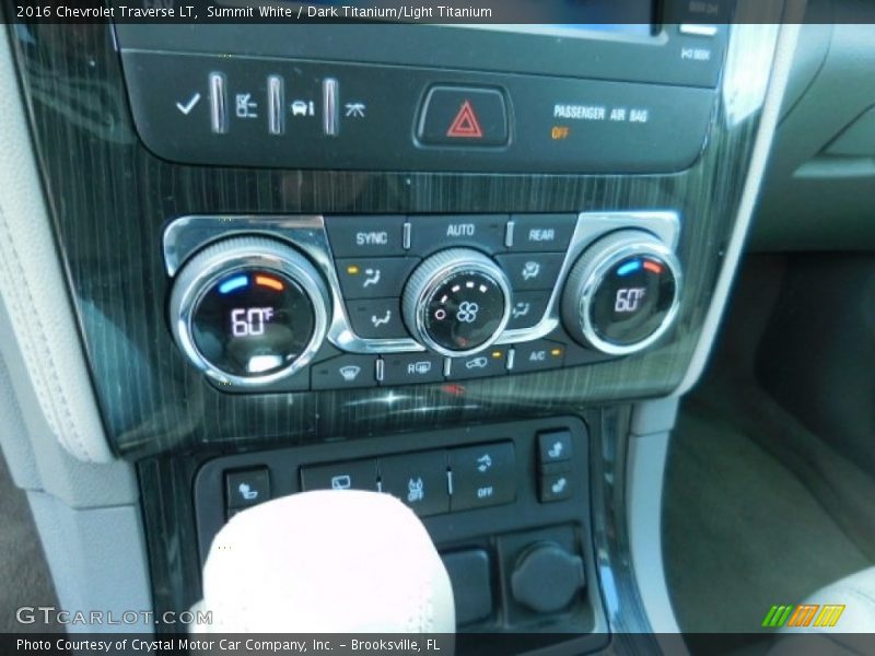 Summit White / Dark Titanium/Light Titanium 2016 Chevrolet Traverse LT