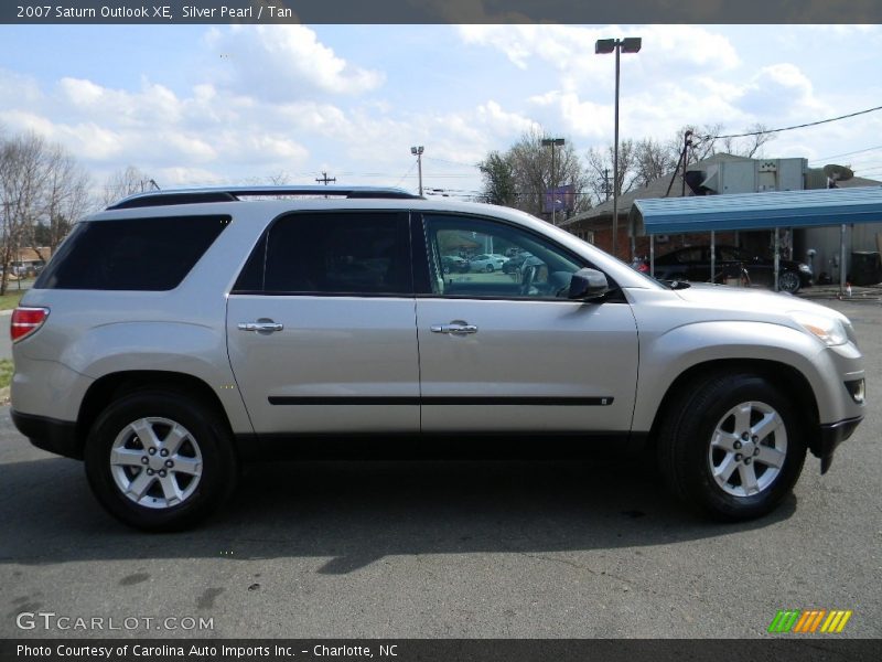 Silver Pearl / Tan 2007 Saturn Outlook XE