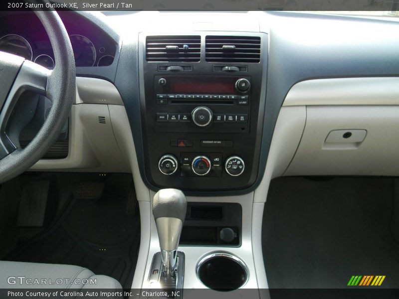 Silver Pearl / Tan 2007 Saturn Outlook XE