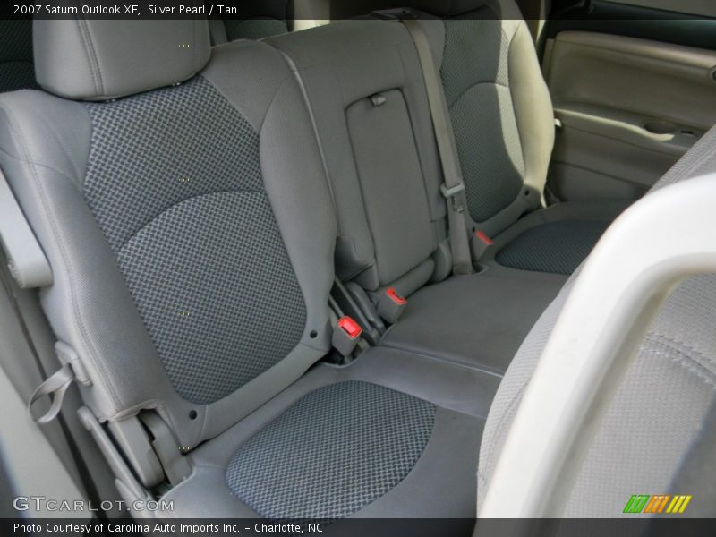 Silver Pearl / Tan 2007 Saturn Outlook XE